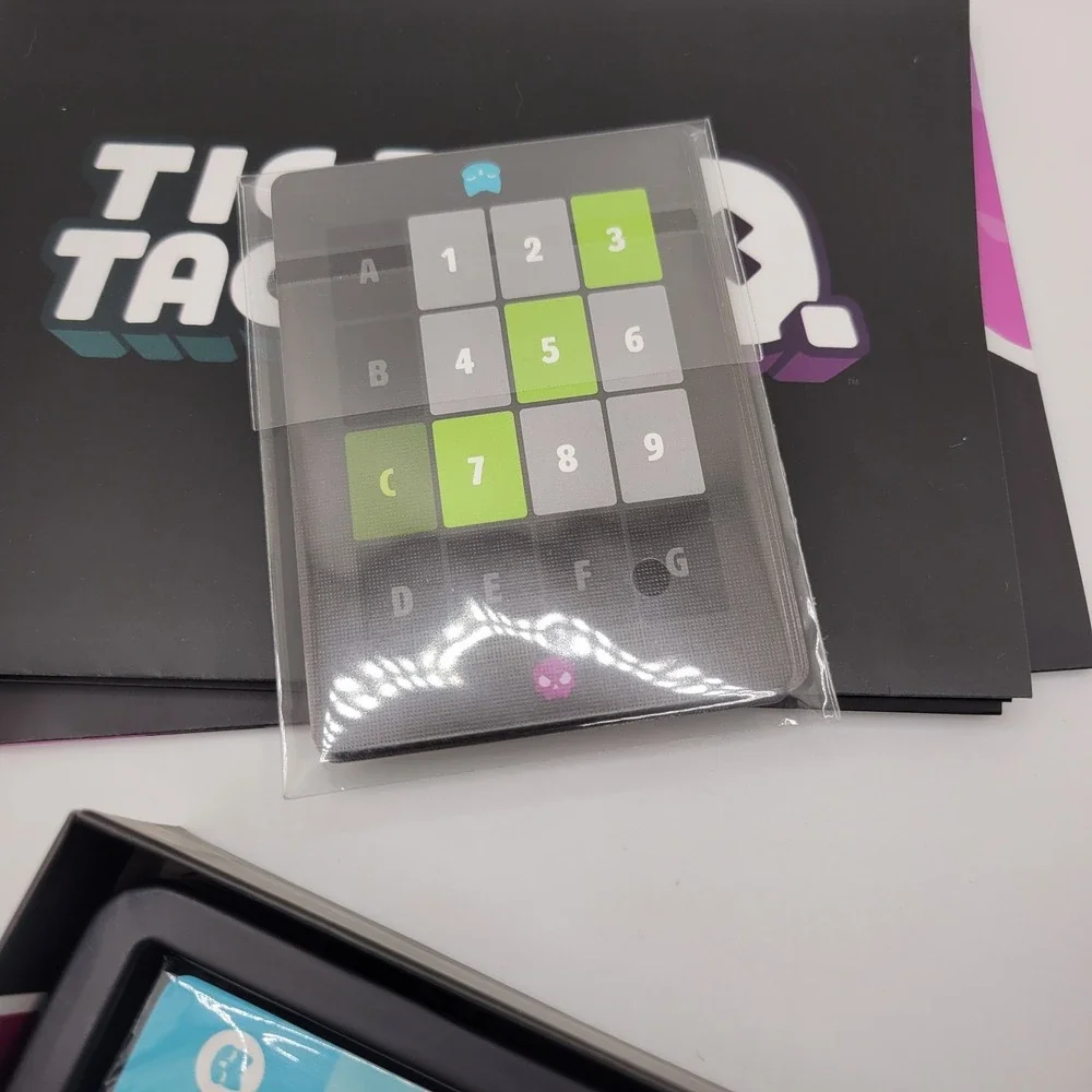 Tic Tac K.O.‎ Cute vs Evil Card Game NEW 2–4 Players Ages 8+ Unstable Games